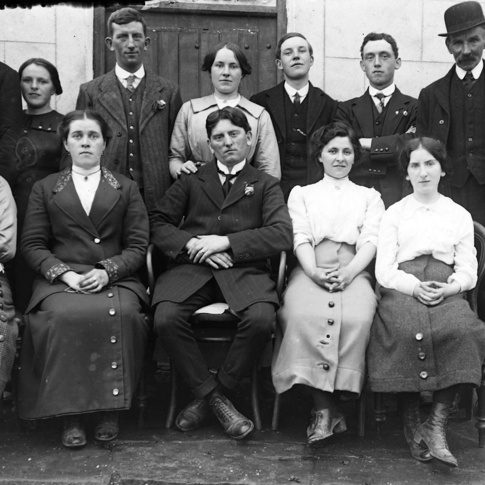 Old photo of Irish family