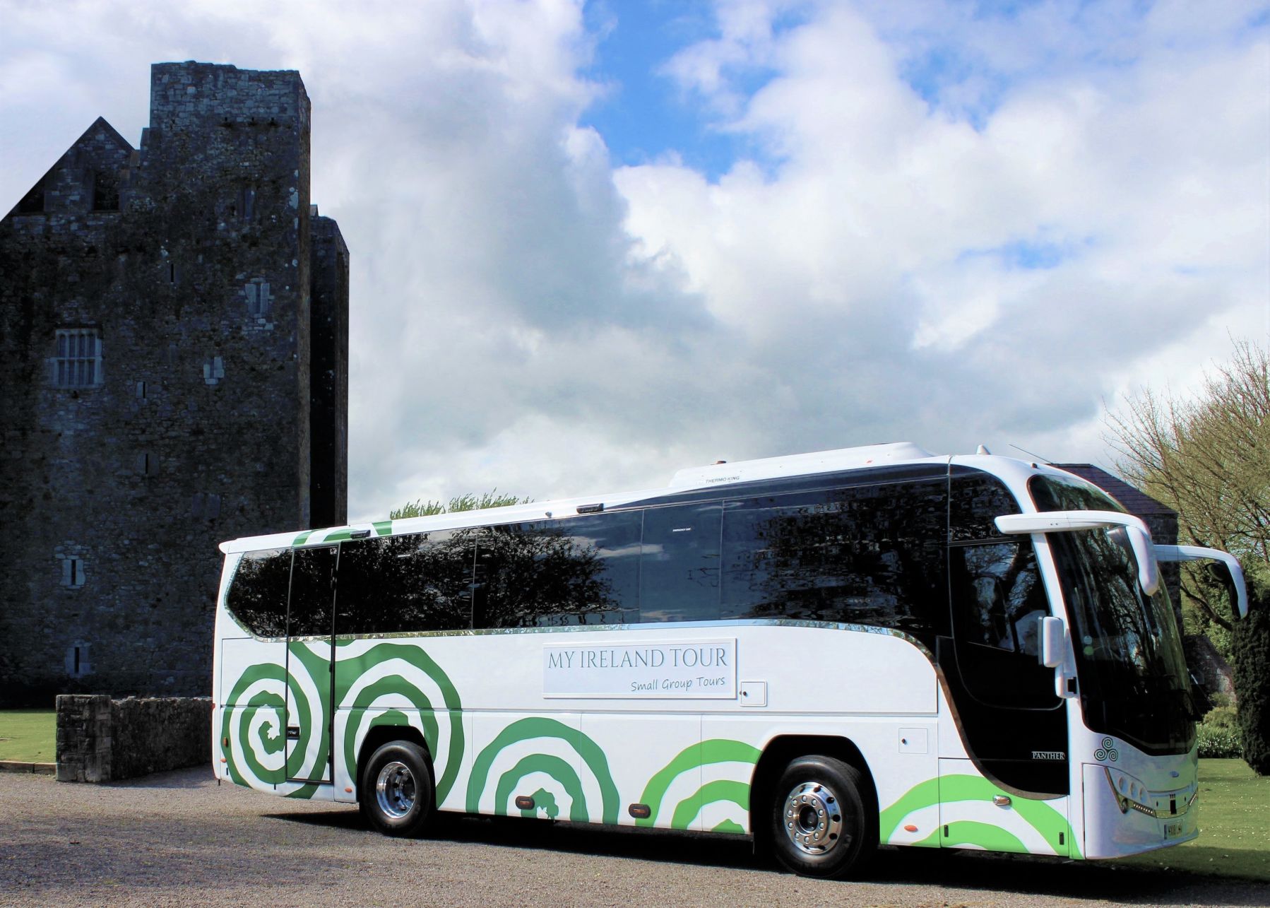 ireland bus tours for young adults