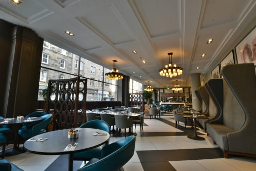 DoubleTree by Hilton, Bar